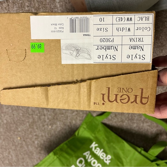 Rand new shoes for women, very comfortable, wide Velcro. Leather. Made in USA - Picture 7 of 7